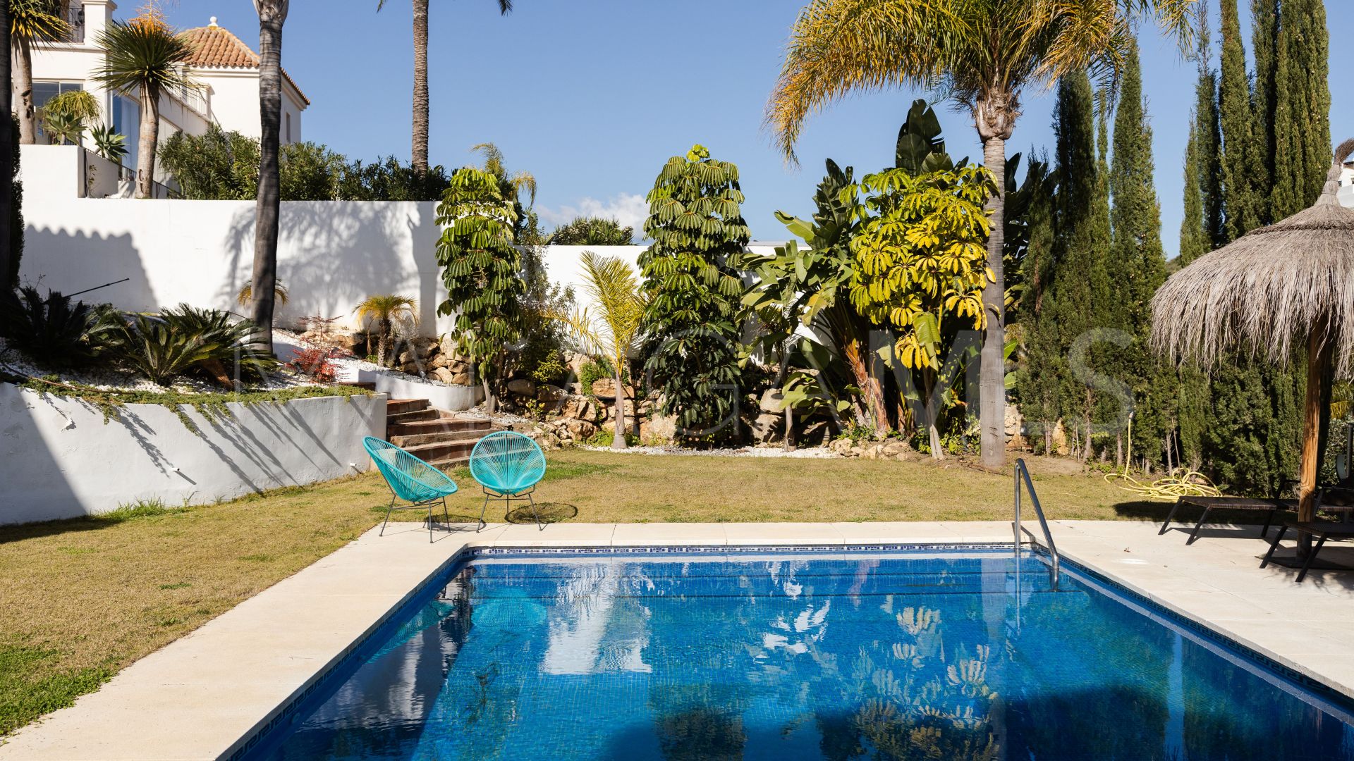 Villa for sale in New Golden Mile
