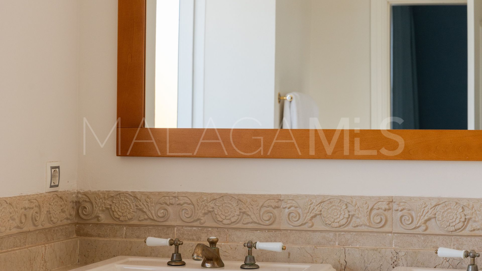 Villa for sale in New Golden Mile