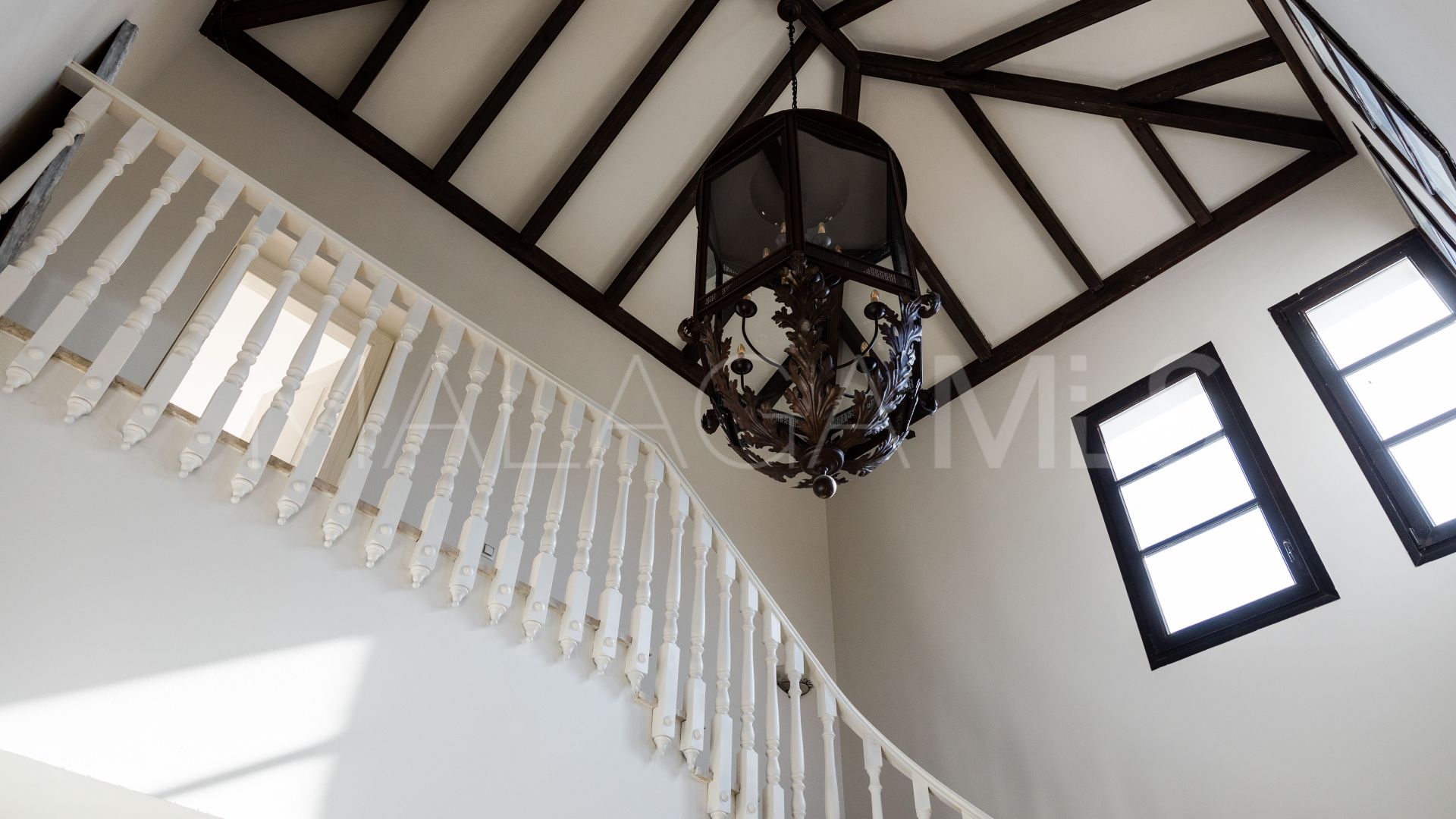 Villa for sale in New Golden Mile