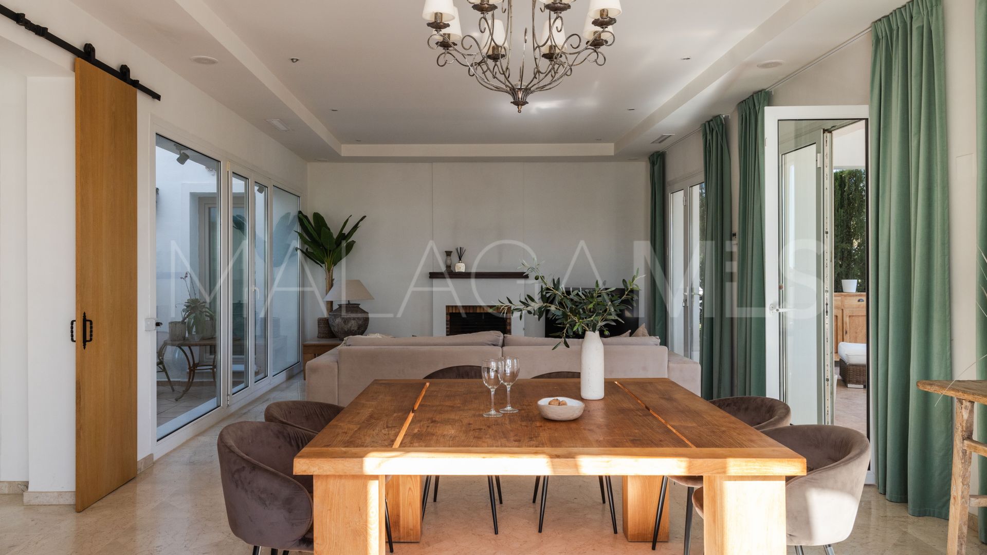 Villa for sale in New Golden Mile