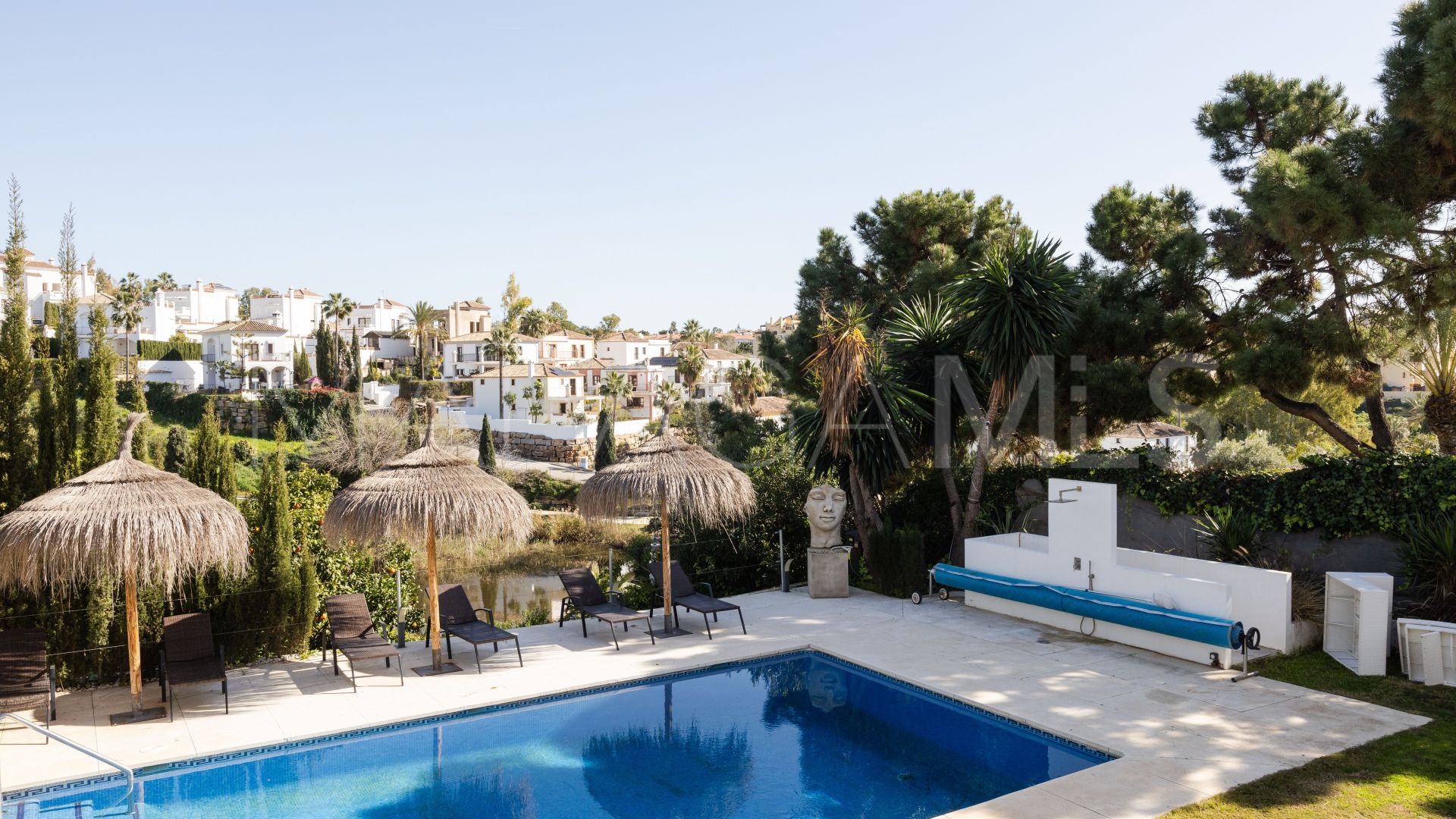 Villa for sale in New Golden Mile