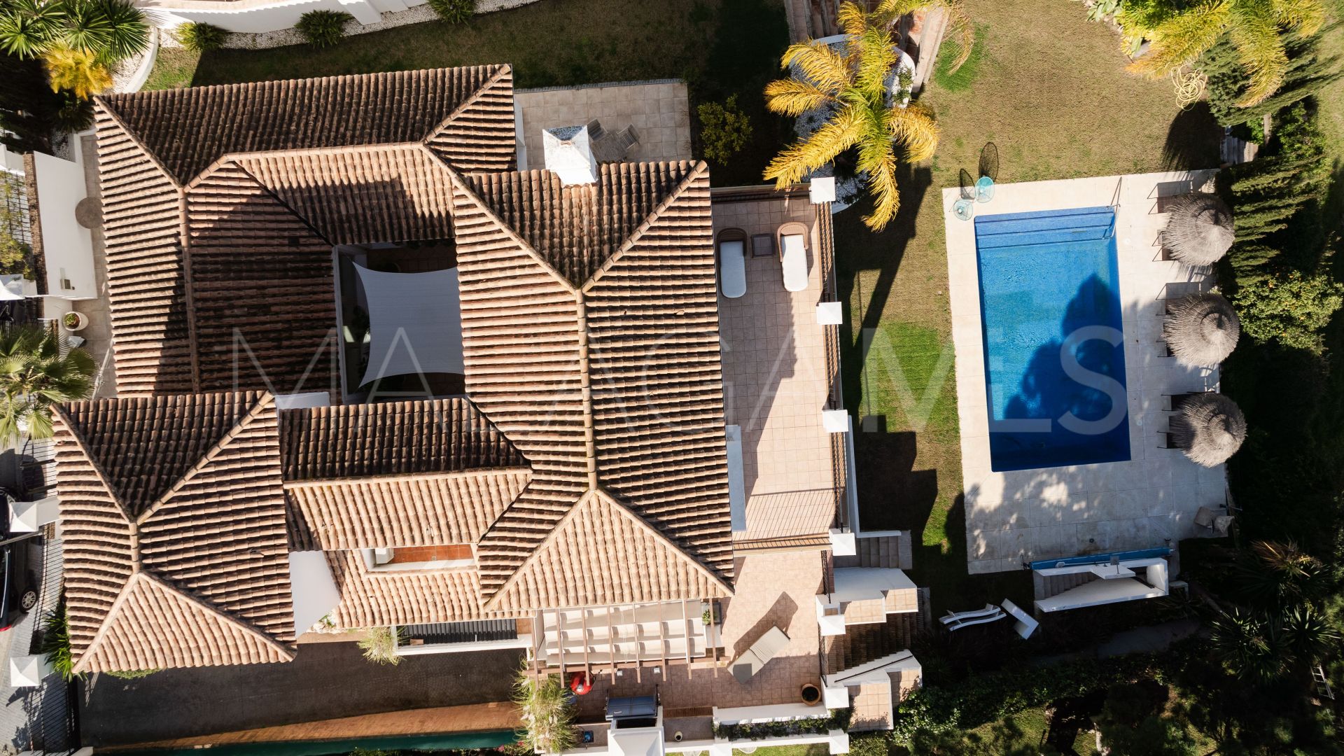 Villa for sale in New Golden Mile