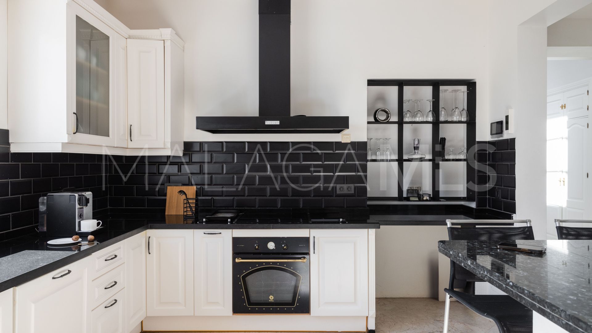 Villa for sale in New Golden Mile