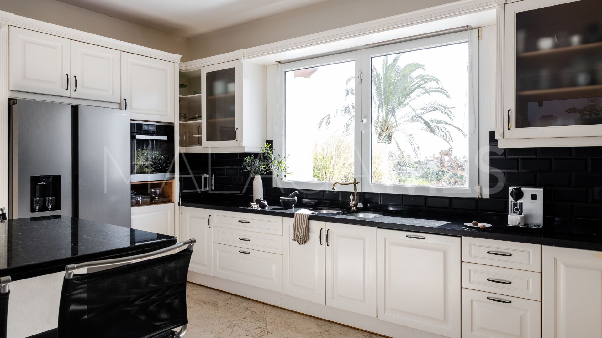 Villa for sale in New Golden Mile