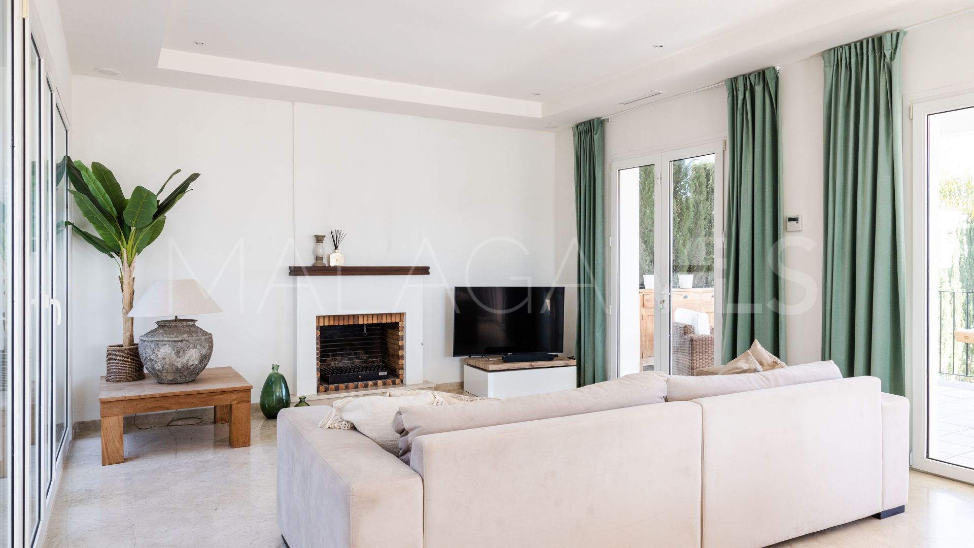 Villa for sale in New Golden Mile