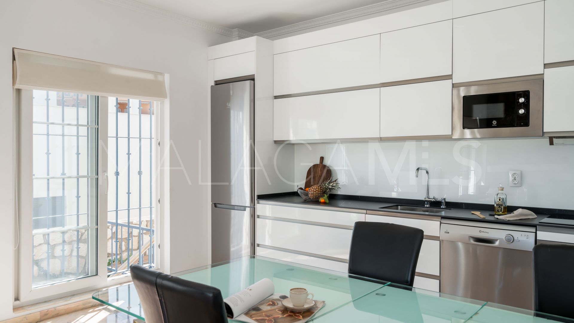 Buy villa in Fuengirola with 5 bedrooms