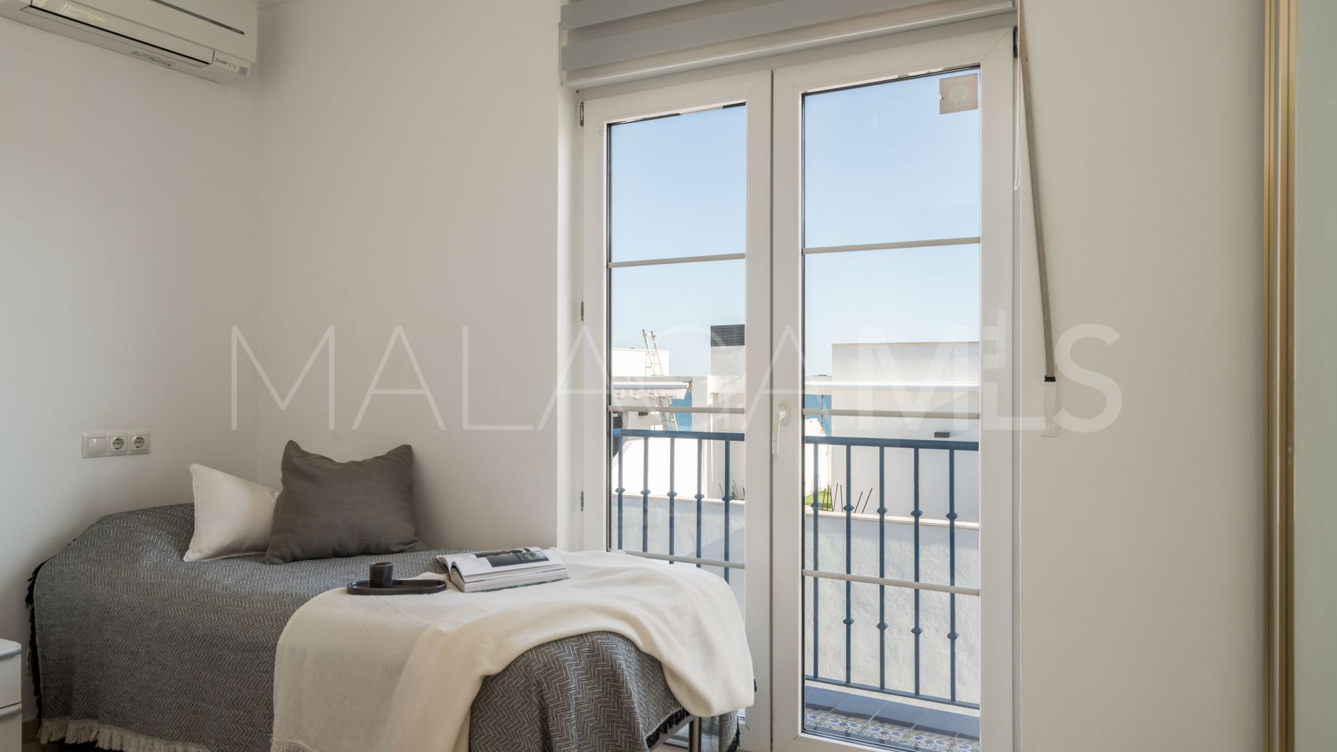 Buy villa in Fuengirola with 5 bedrooms