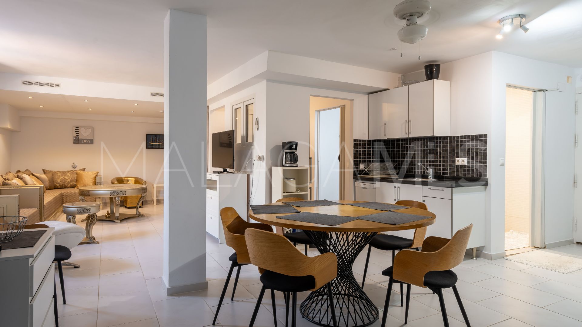 Buy villa in Fuengirola with 5 bedrooms