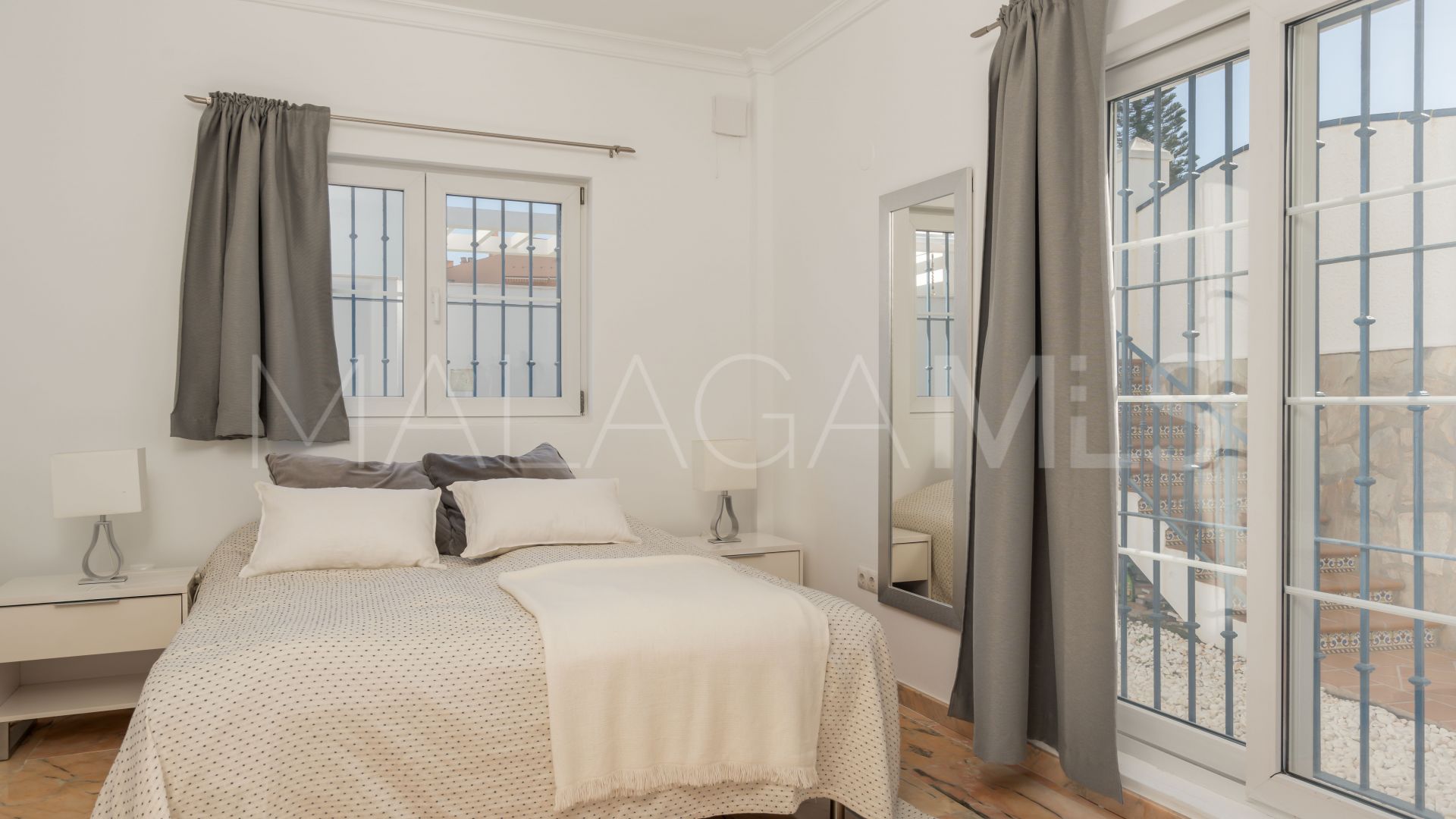Buy villa in Fuengirola with 5 bedrooms