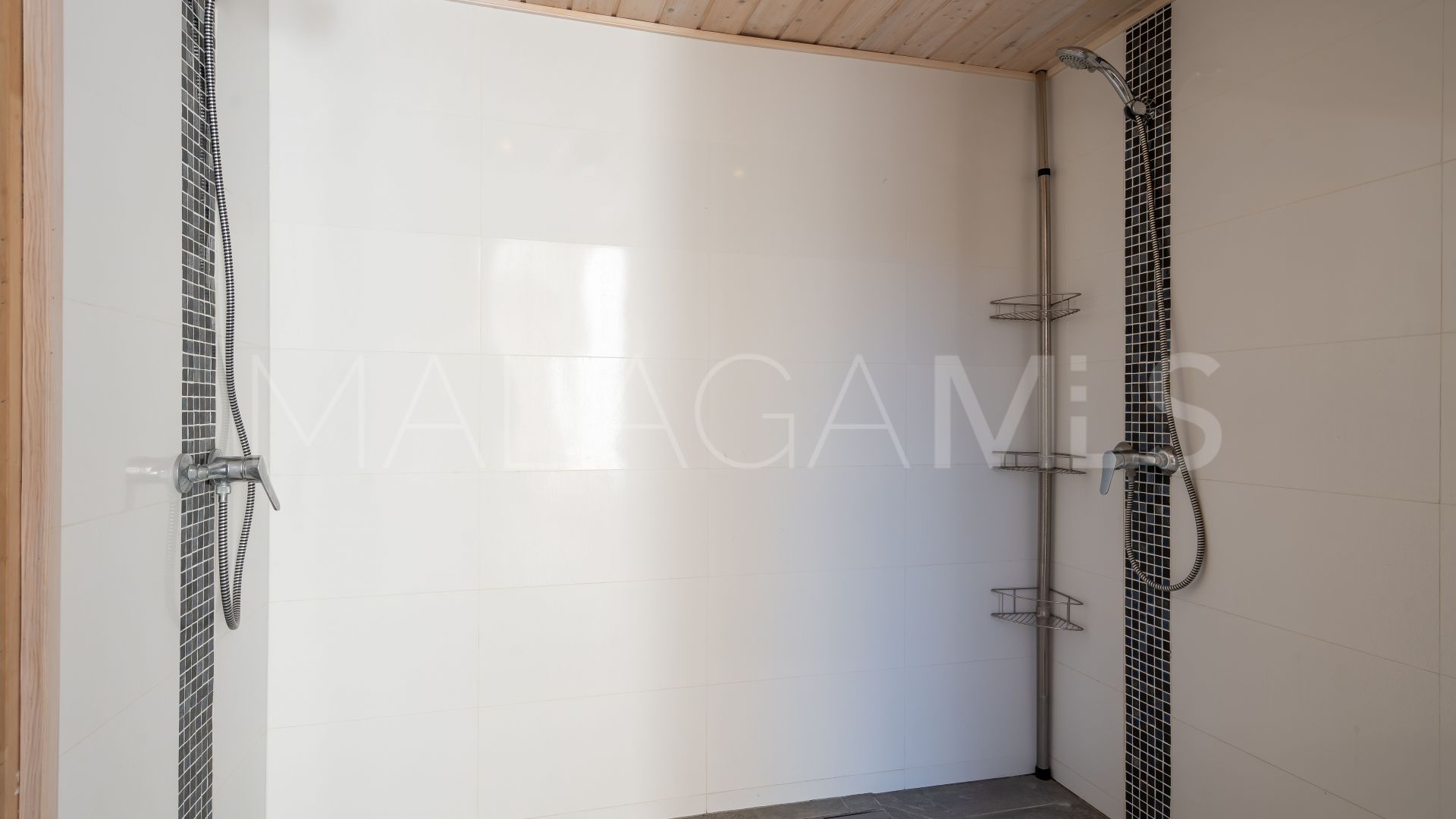 Buy villa in Fuengirola with 5 bedrooms