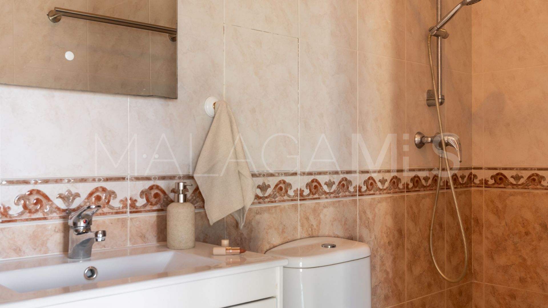 Buy villa in Fuengirola with 5 bedrooms