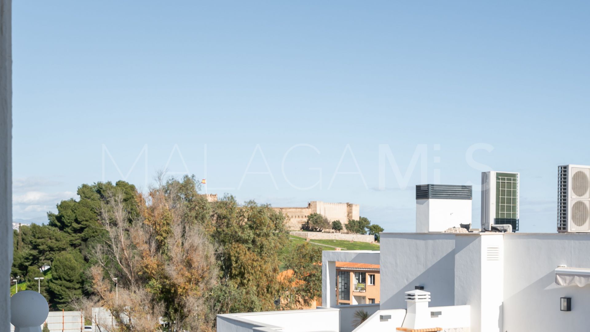 Buy villa in Fuengirola with 5 bedrooms