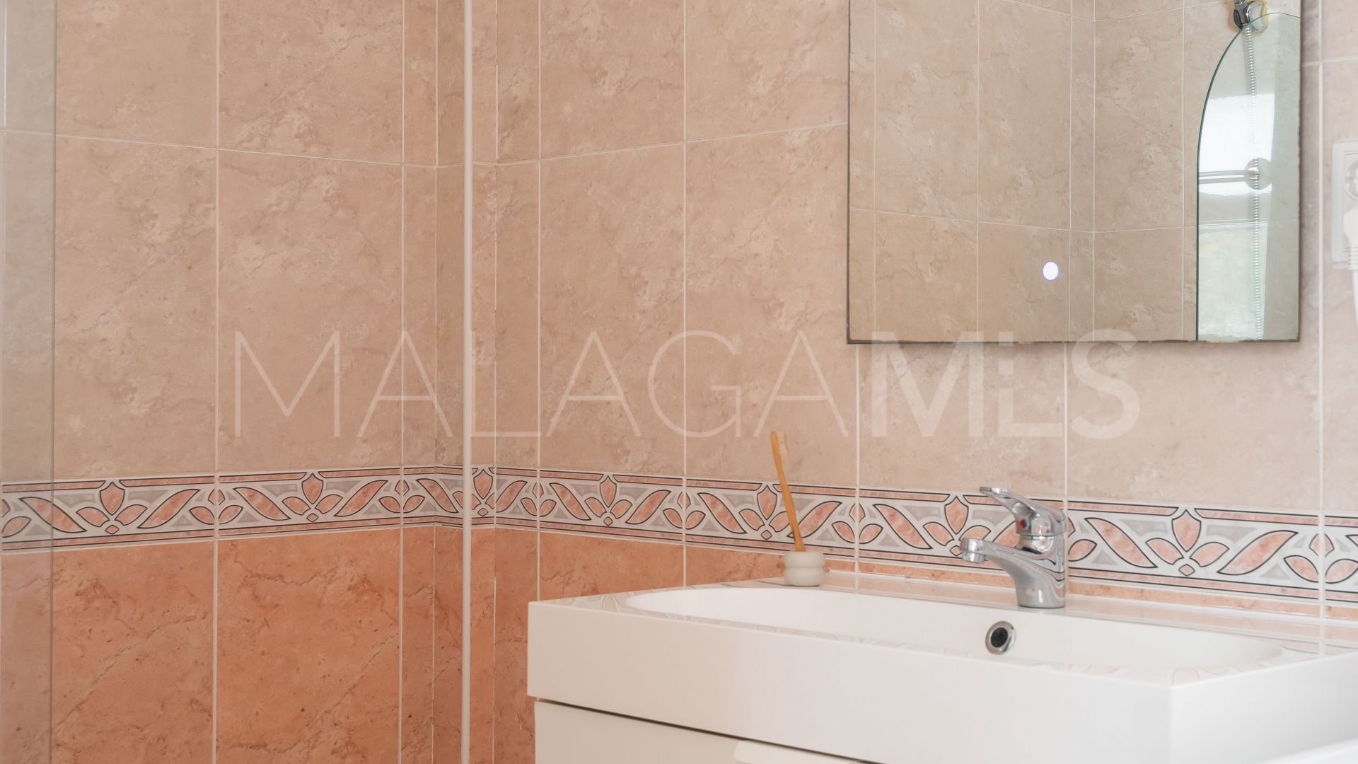 Buy villa in Fuengirola with 5 bedrooms