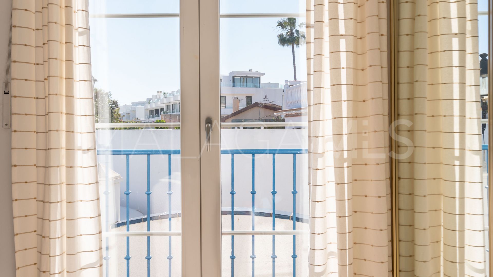 Buy villa in Fuengirola with 5 bedrooms
