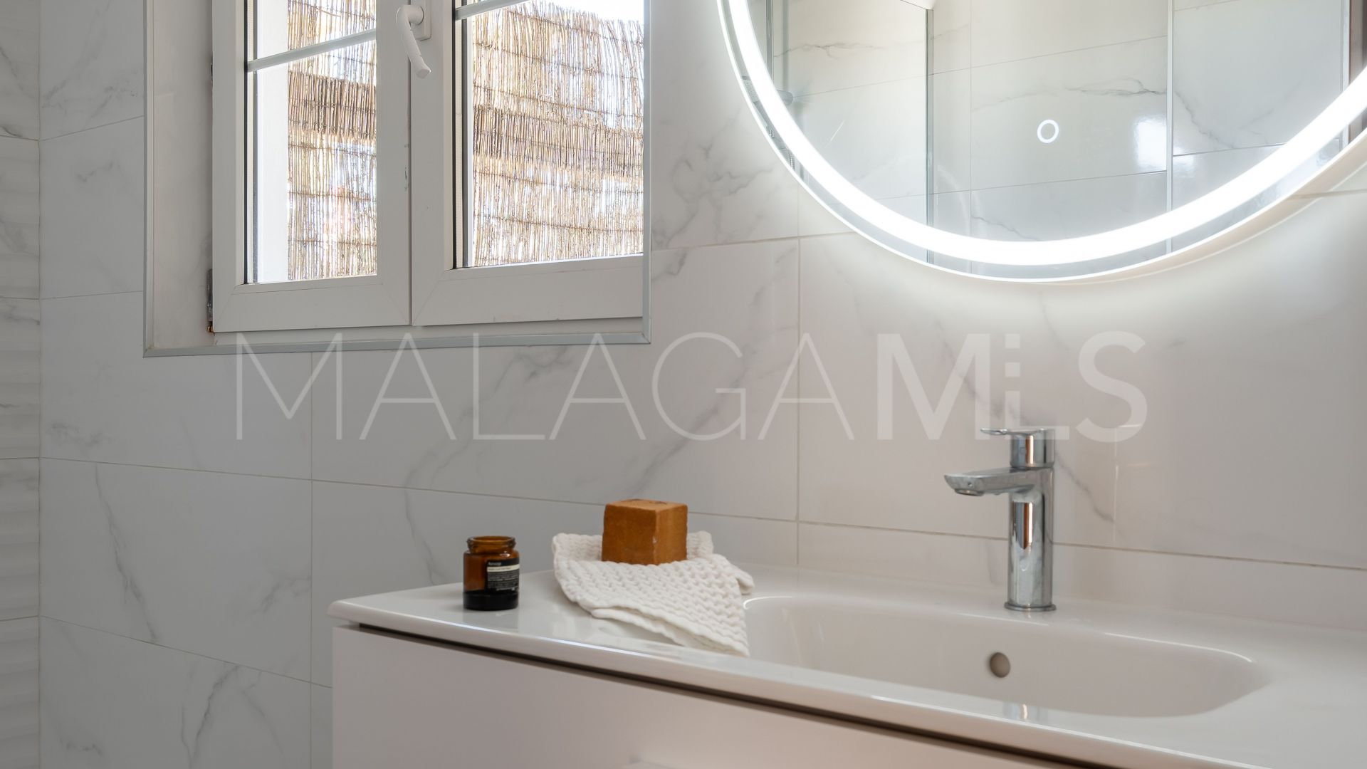 Buy villa in Fuengirola with 5 bedrooms