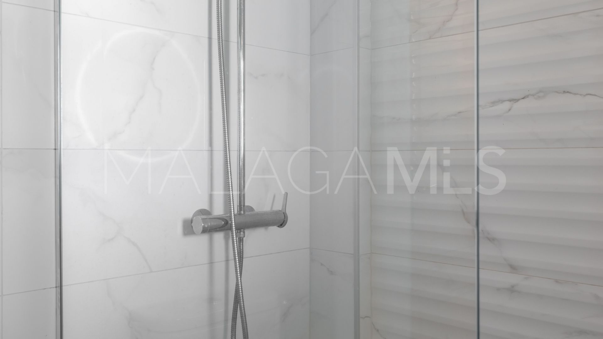 Buy villa in Fuengirola with 5 bedrooms