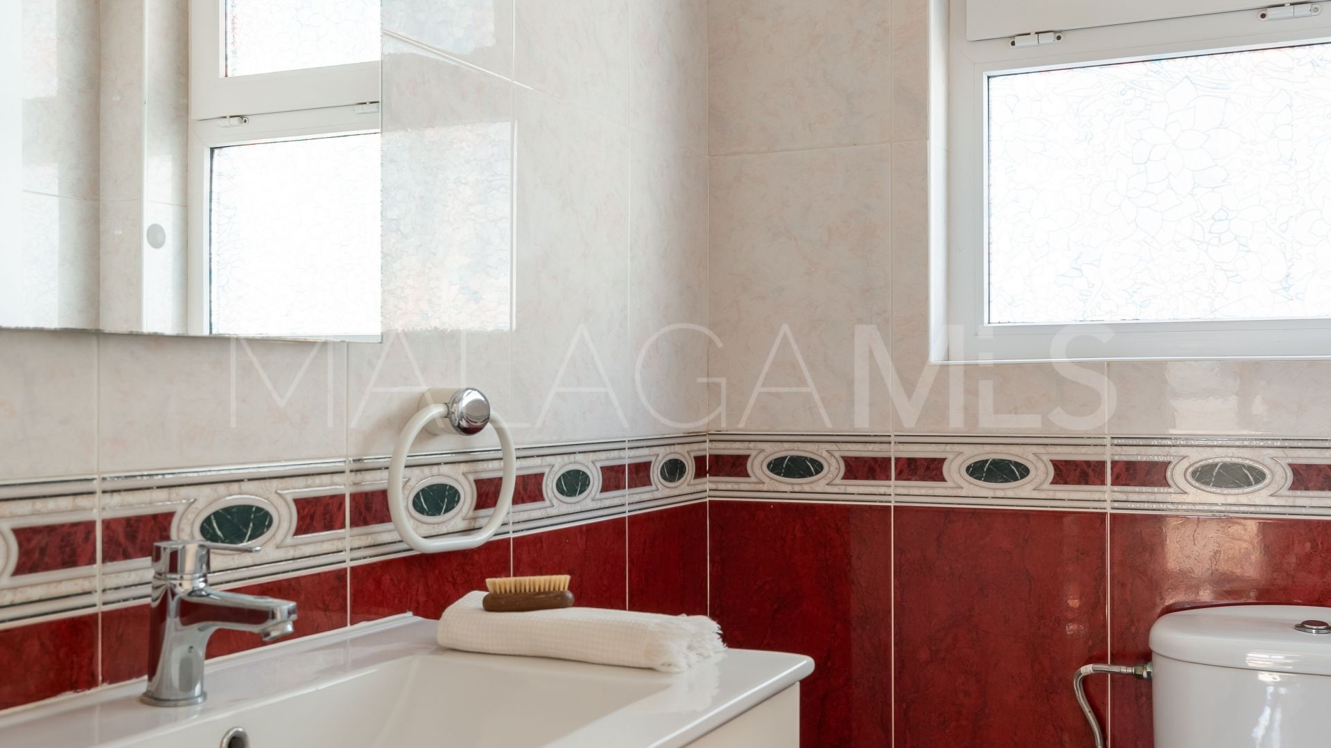 Buy villa in Fuengirola with 5 bedrooms
