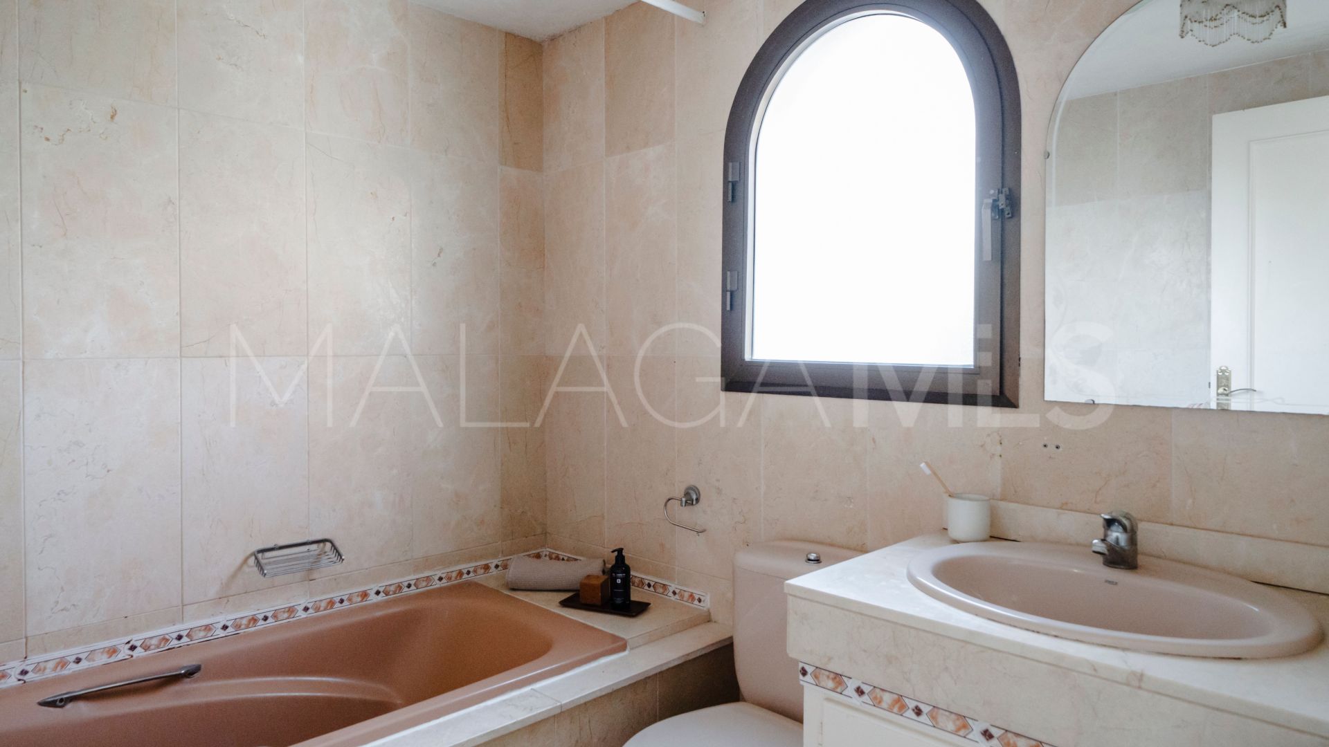 Maison de ville for sale in Estepona