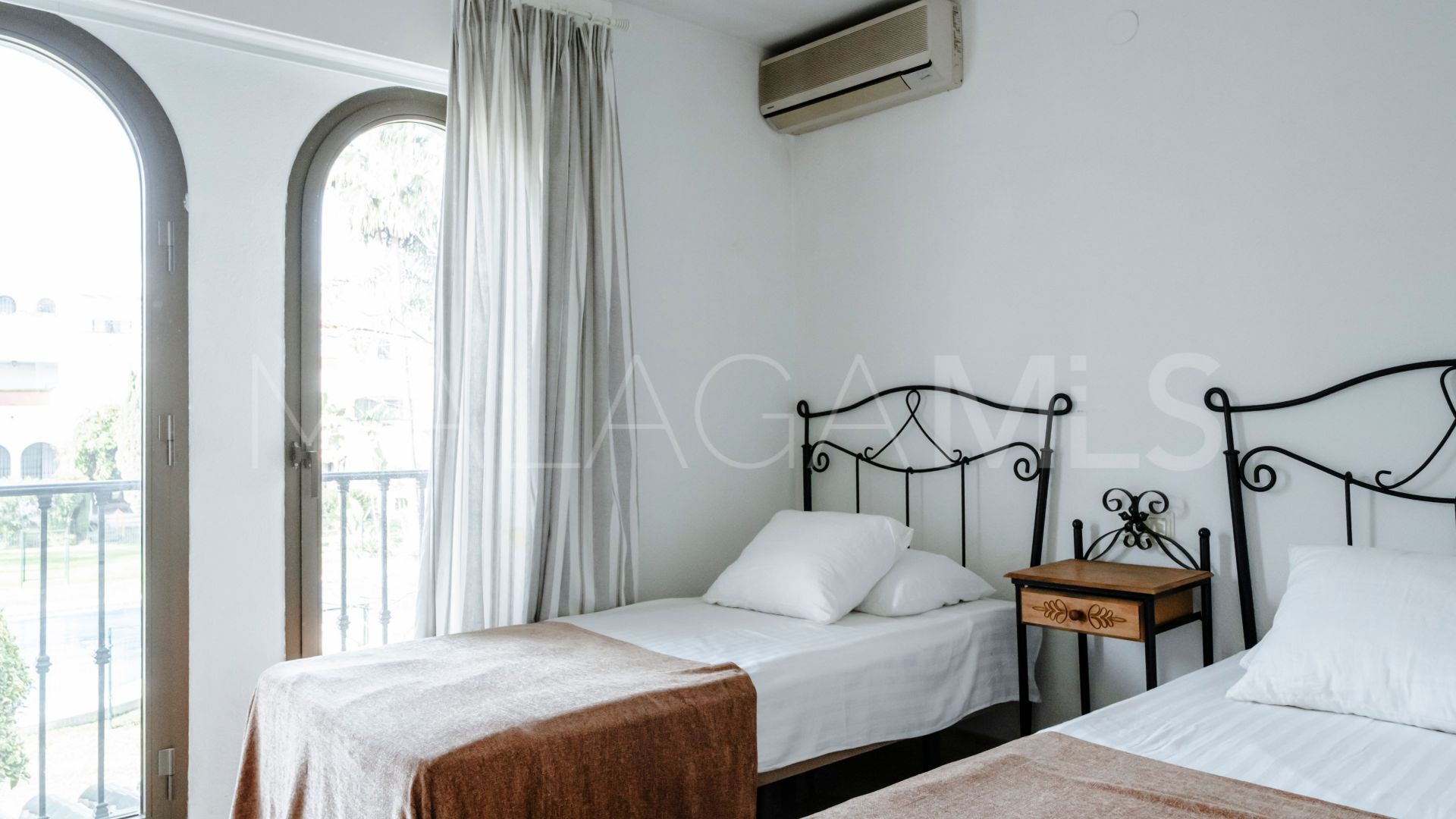 Maison de ville for sale in Estepona