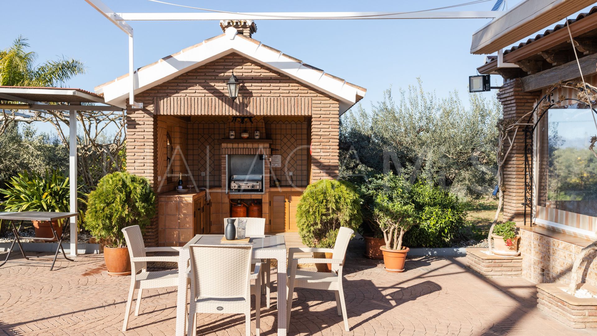 Hus i byn for sale in Alhaurin el Grande