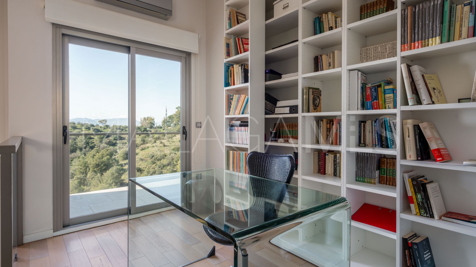 Villa for sale in Pinares de San Antón