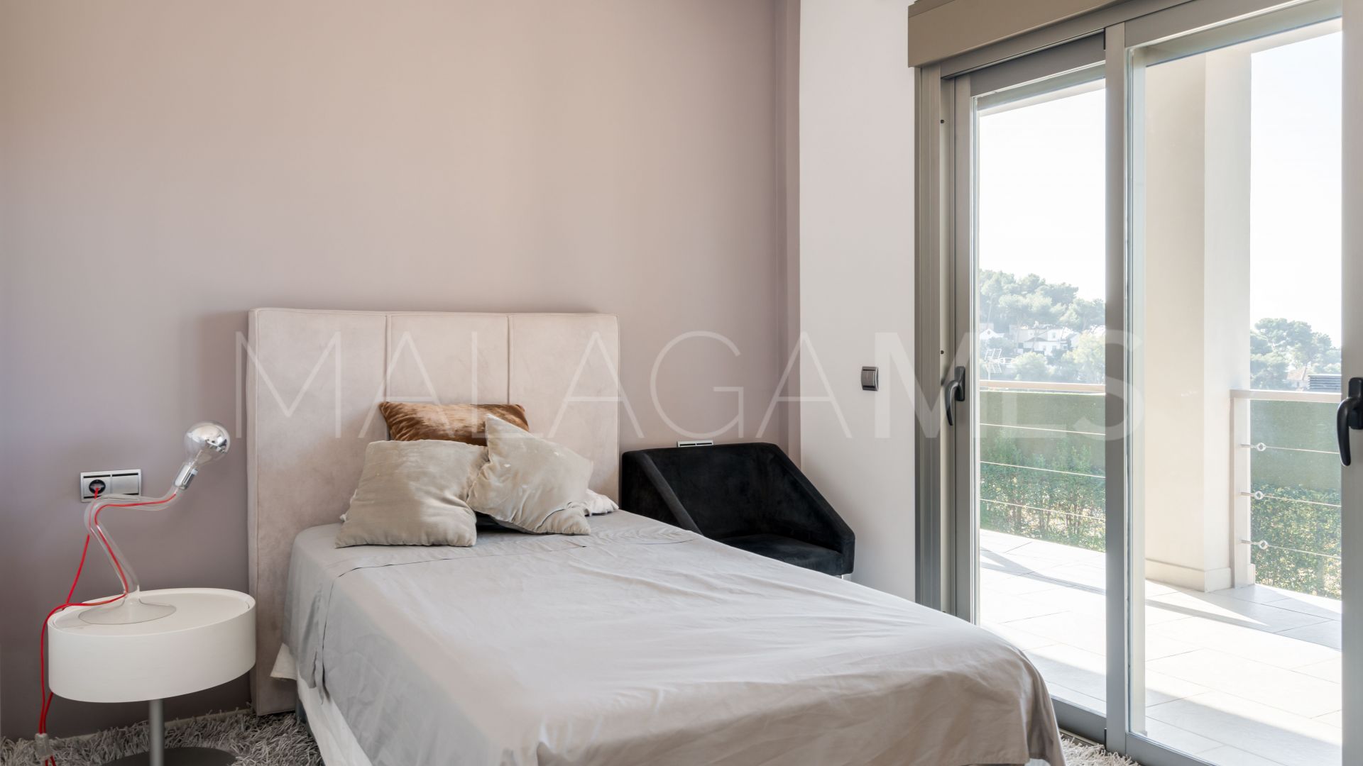 Villa for sale in Pinares de San Antón