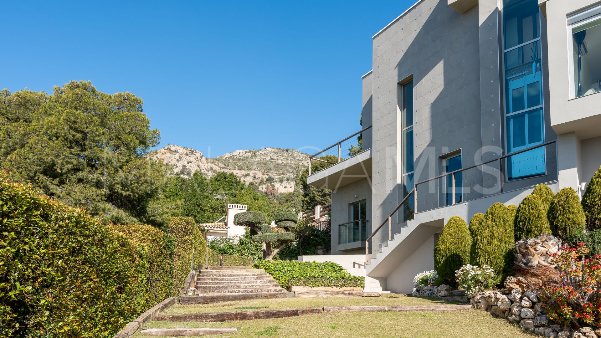 Villa for sale in Pinares de San Antón