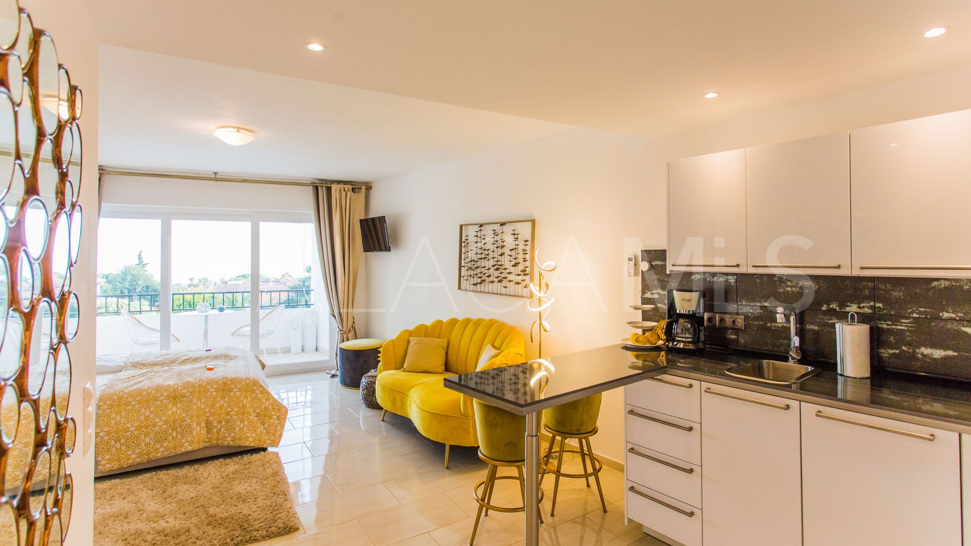 Studio for sale in Marbesa