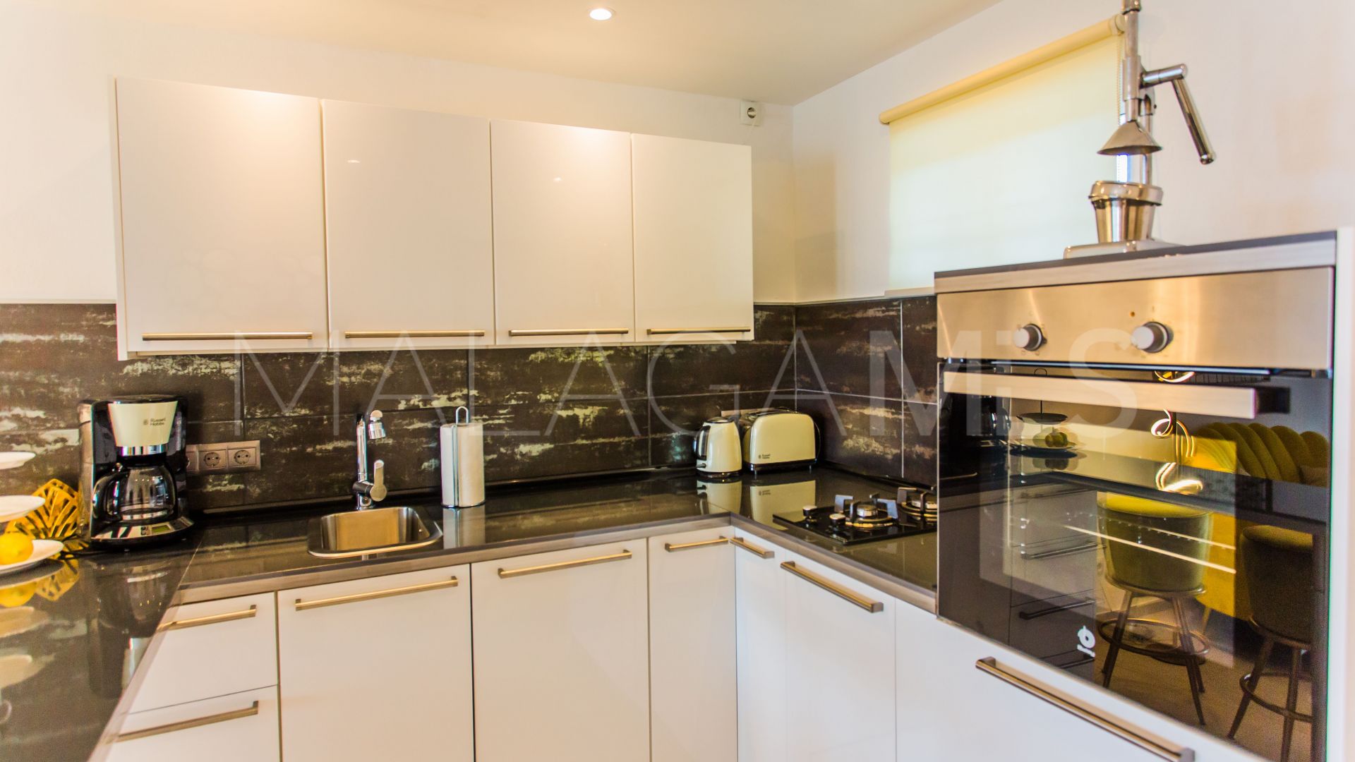 Studio for sale in Marbesa