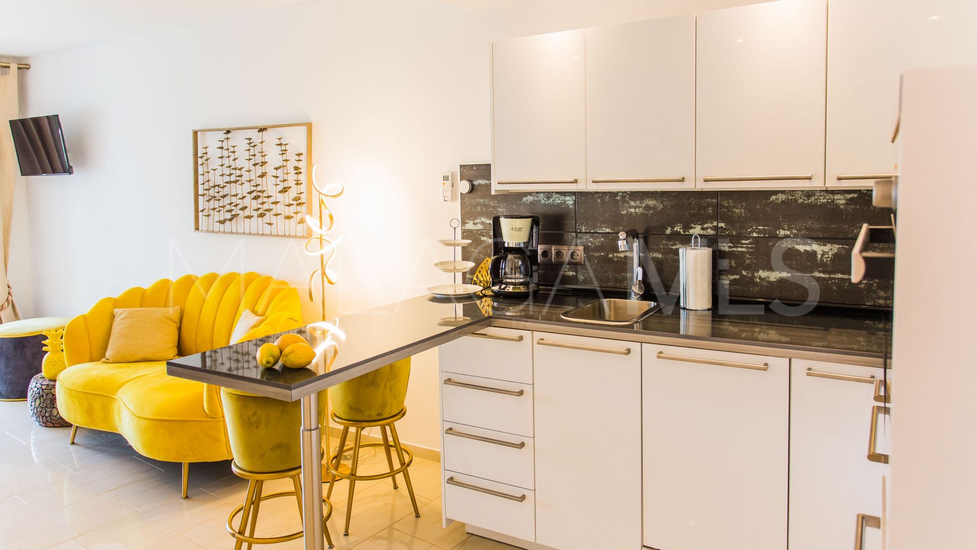 Studio for sale in Marbesa