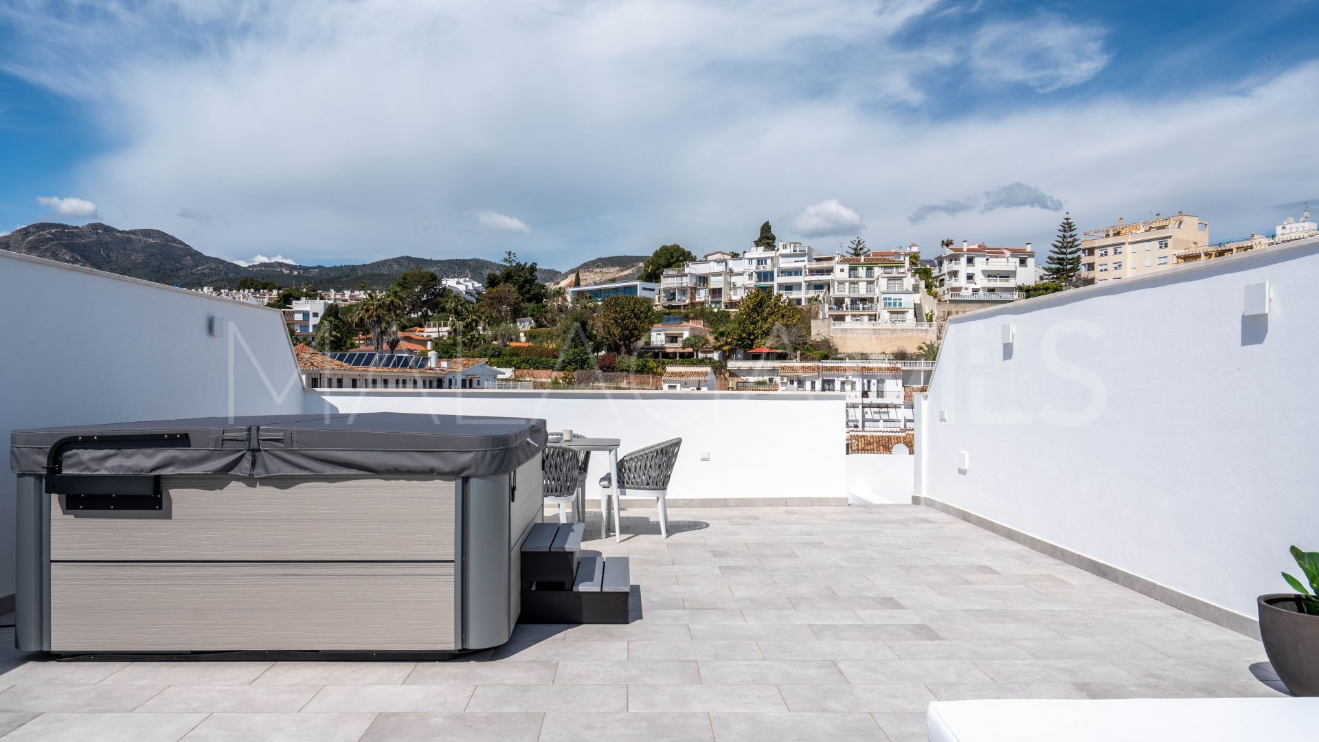 Appartement terrasse for sale in La Carihuela