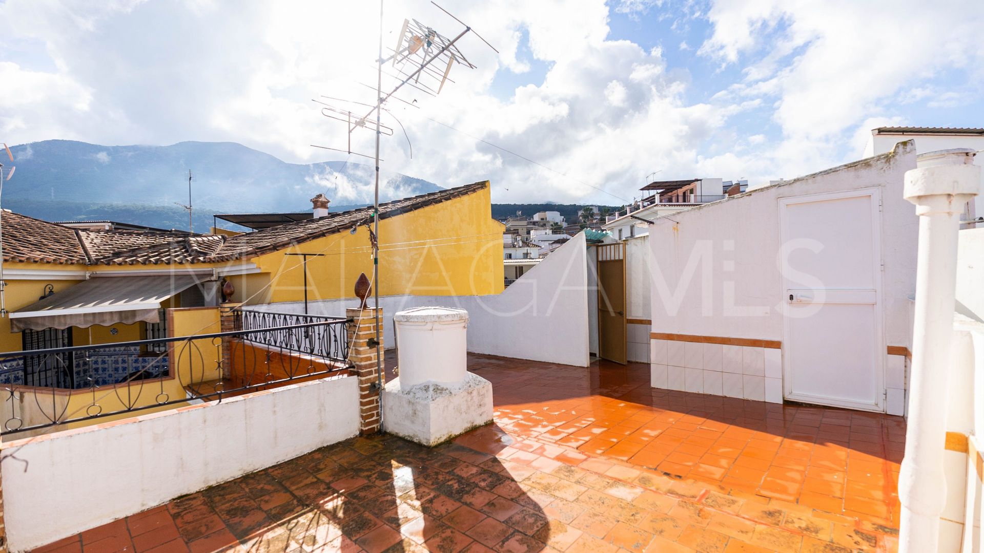 Parhus for sale in Alh. Grande Centro