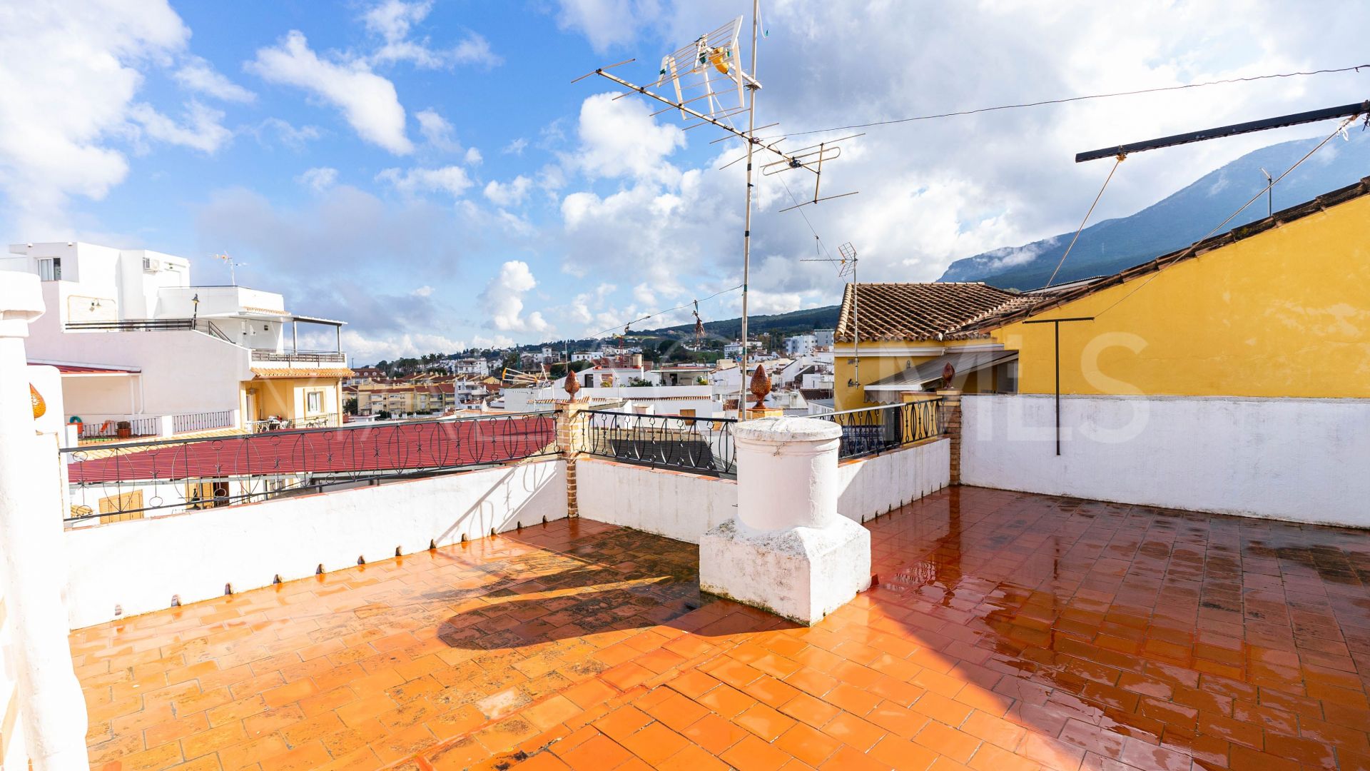 Parhus for sale in Alh. Grande Centro