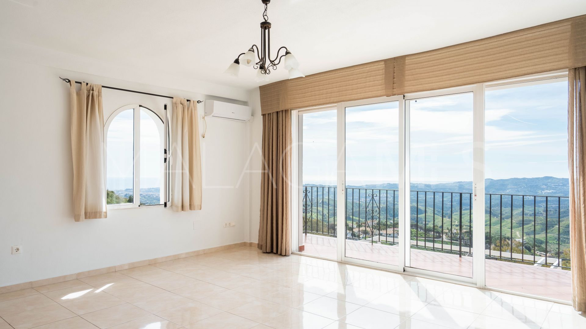 Villa for sale in Mijas