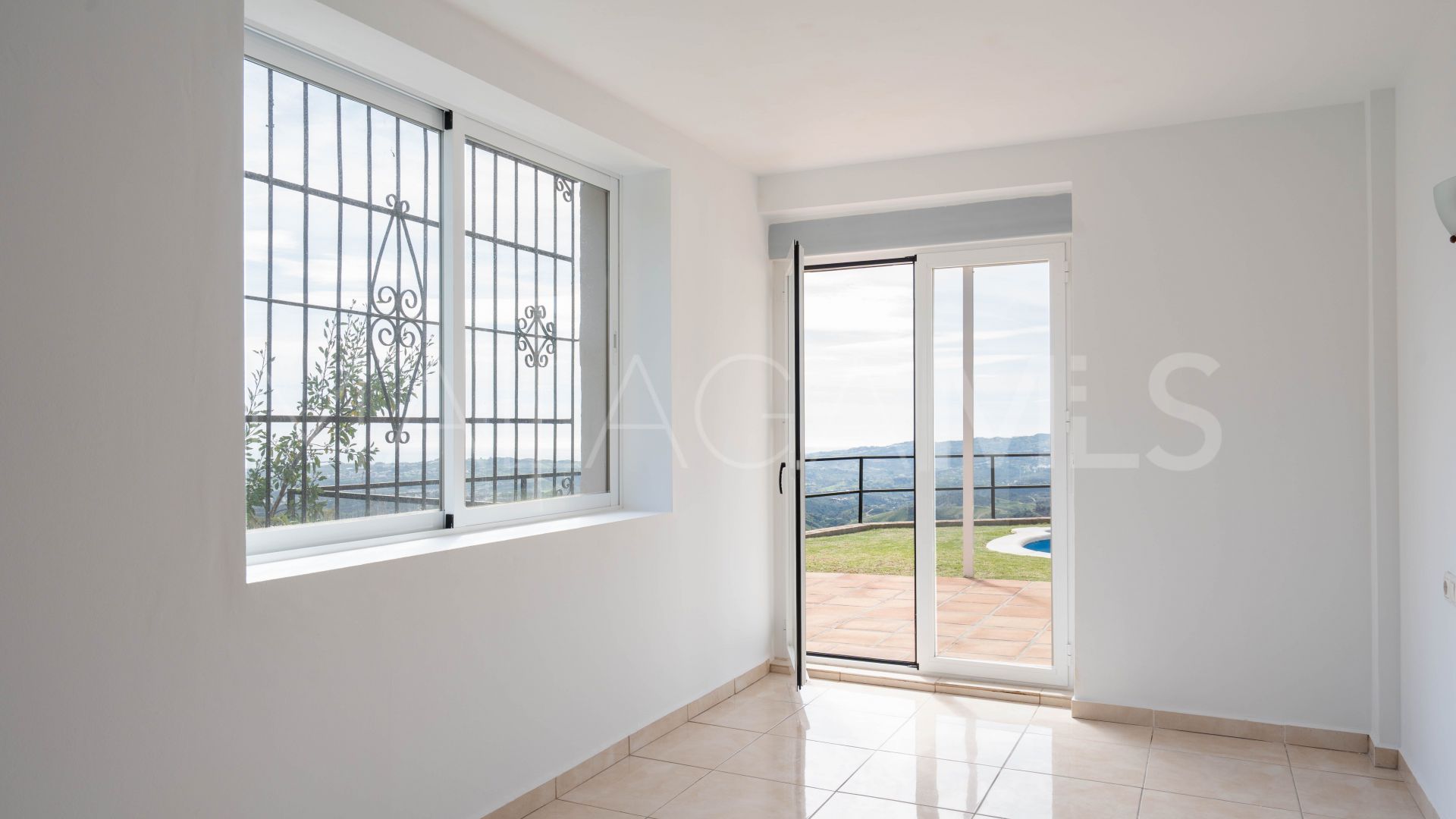 Villa for sale in Mijas