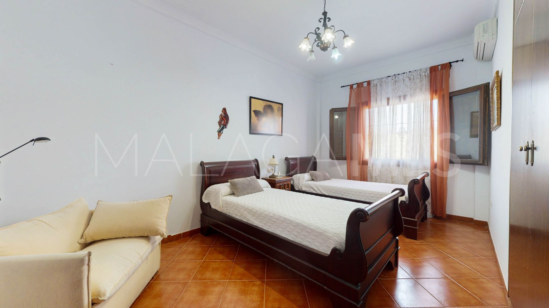 Se vende casa in Malaga with 4 bedrooms