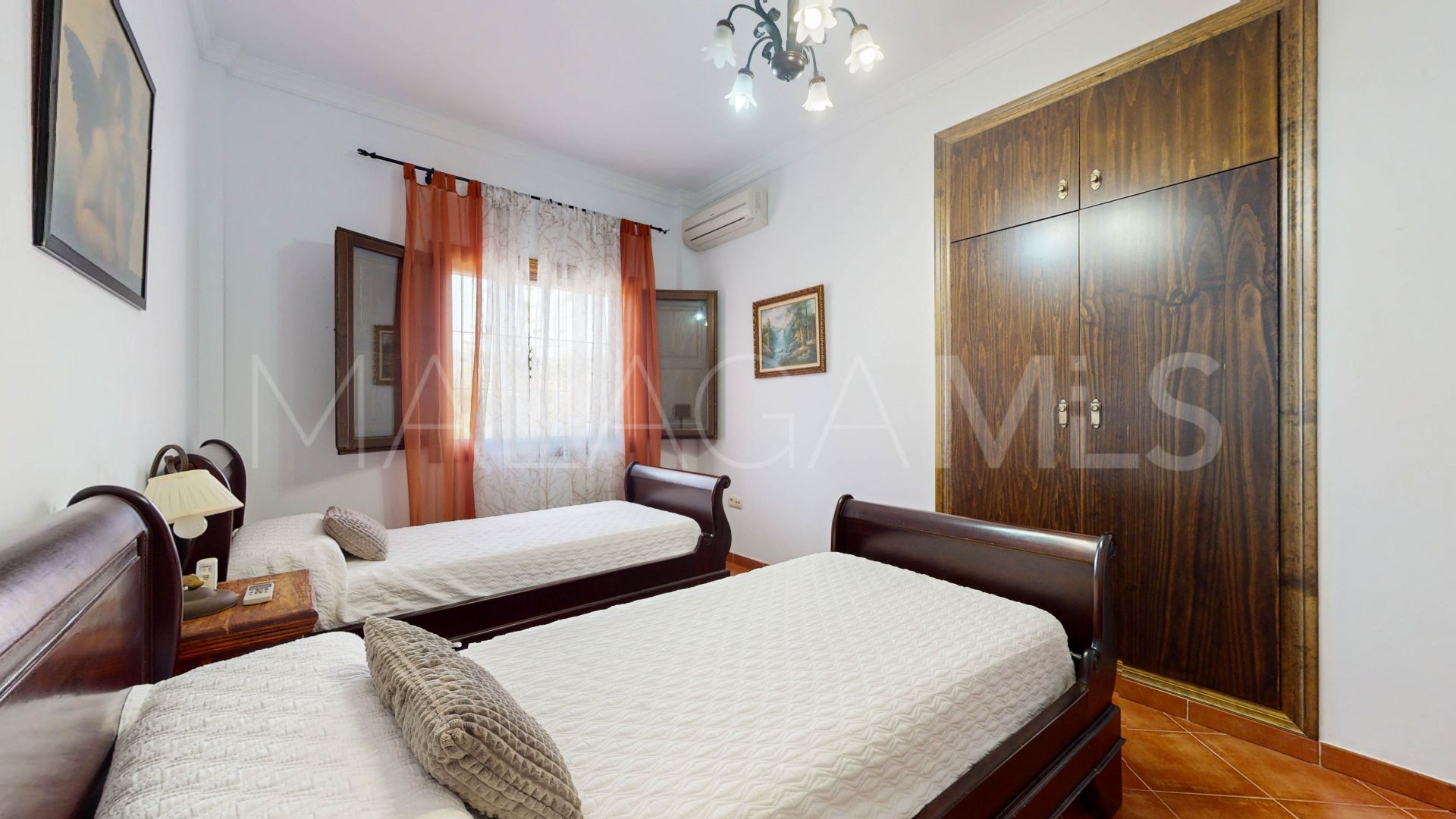 Hus i byn for sale in Malaga
