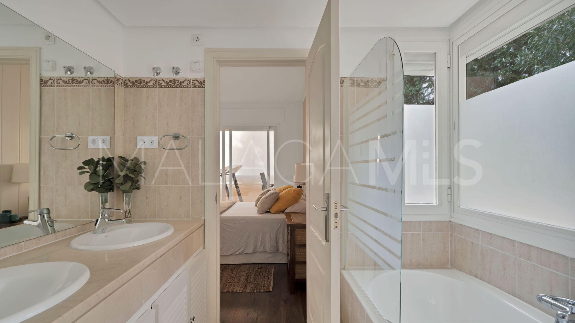 For sale ground floor apartment in Nagüeles