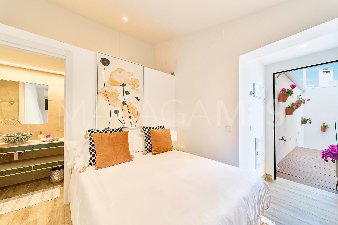 Se vende hotel with 7 bedrooms in El Limonar