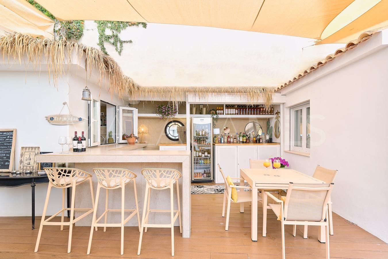 Se vende hotel with 7 bedrooms in El Limonar