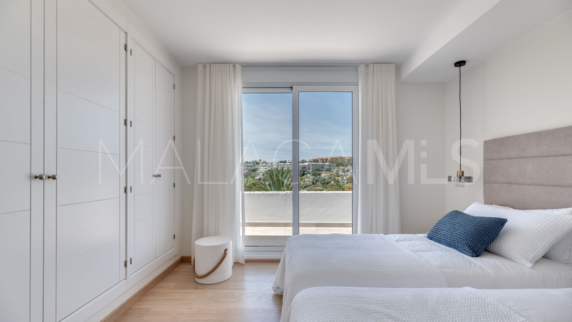 3 bedrooms penthouse for sale in Nueva Andalucia