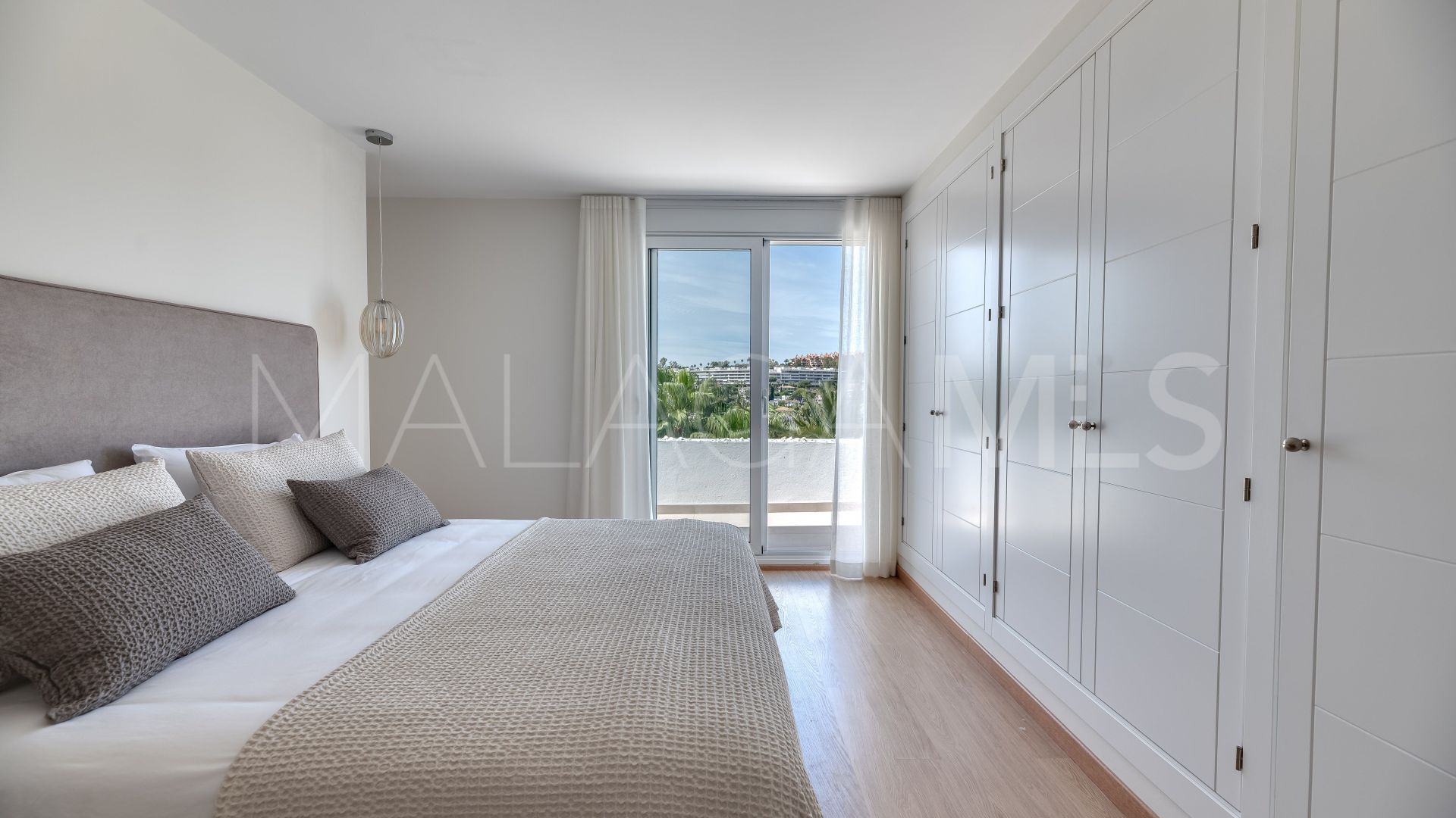 3 bedrooms penthouse for sale in Nueva Andalucia