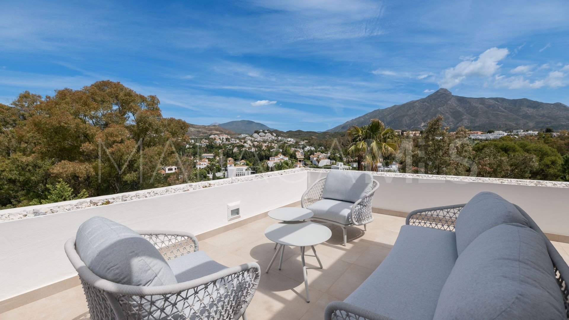 3 bedrooms penthouse for sale in Nueva Andalucia