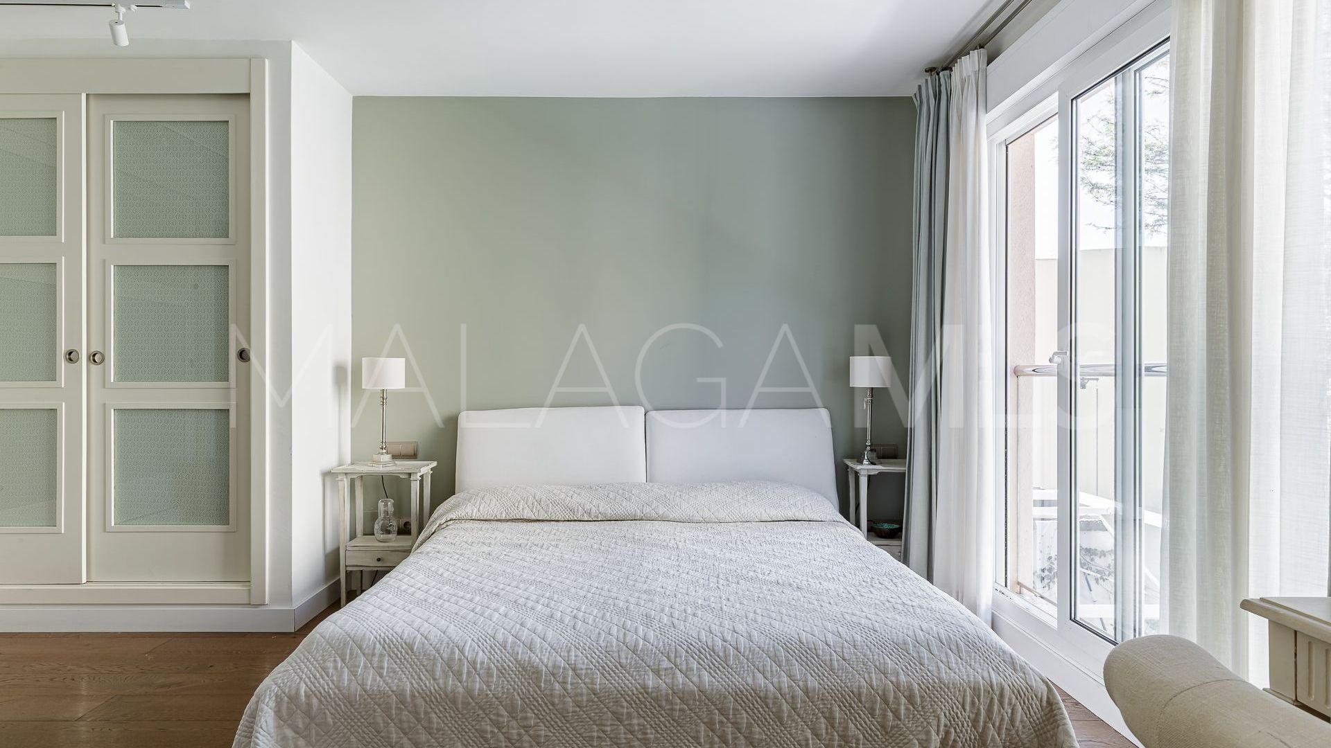 Buy pareado with 4 bedrooms in Pedregalejo