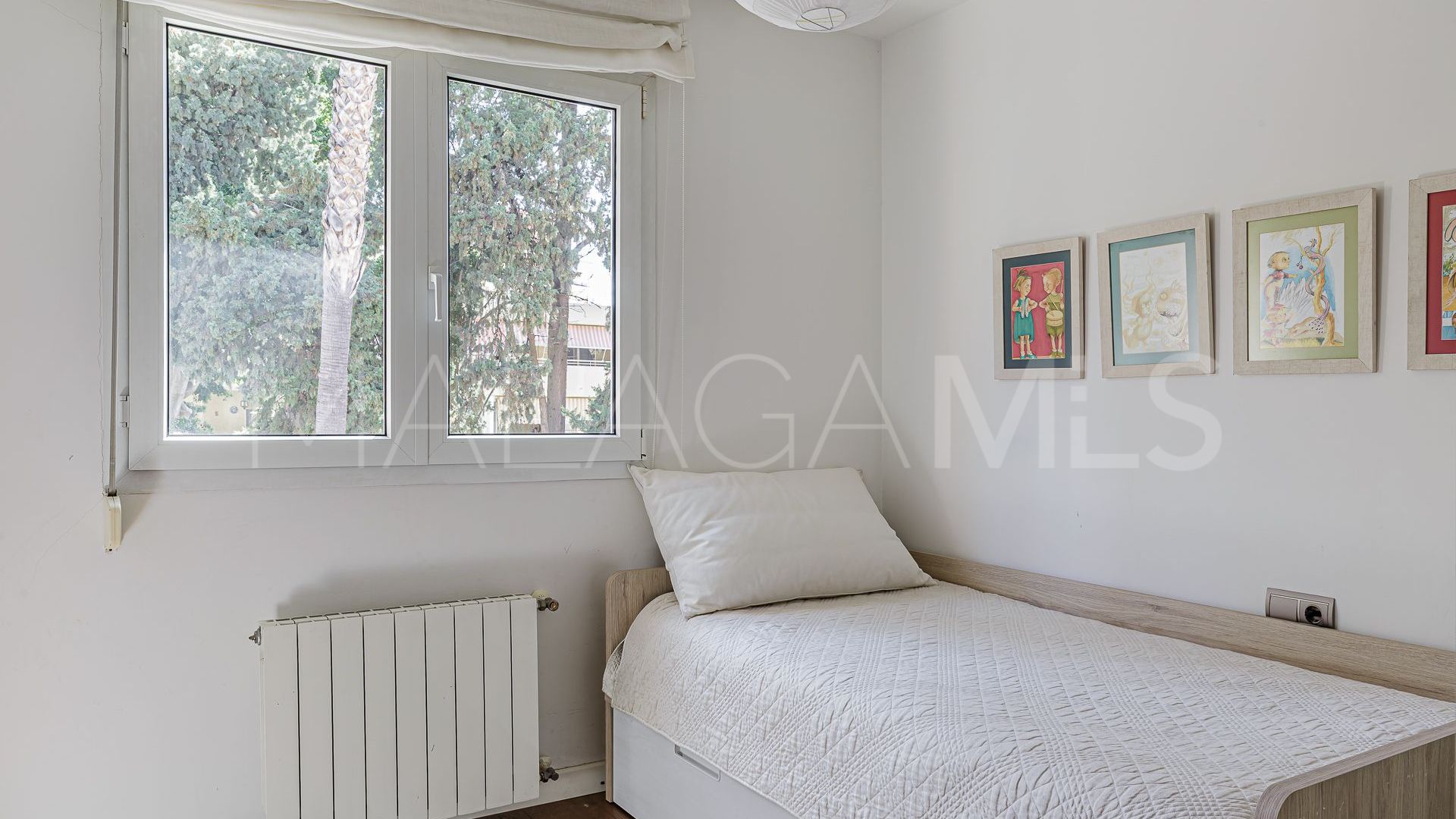 Buy pareado with 4 bedrooms in Pedregalejo