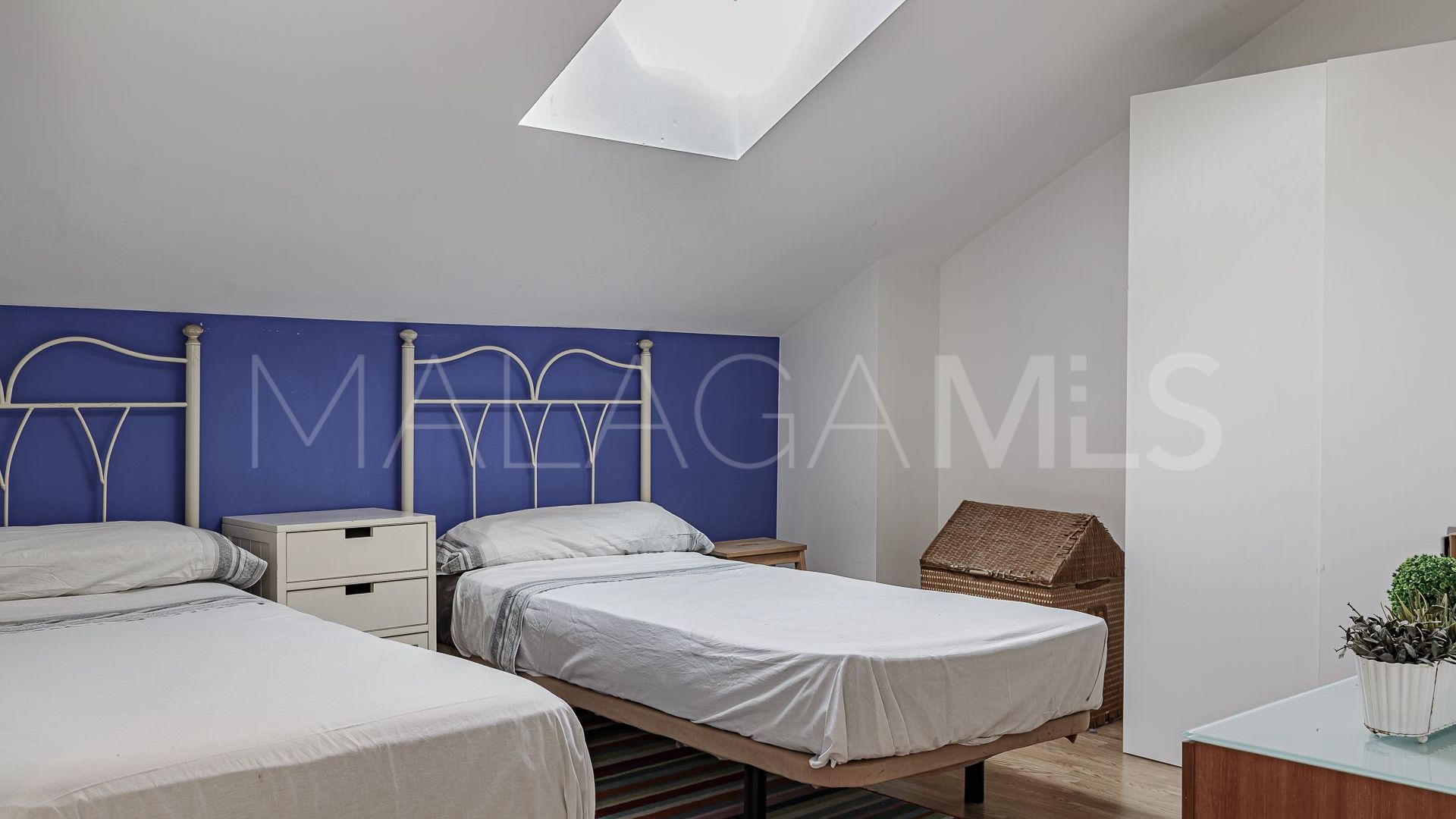 Buy pareado with 4 bedrooms in Pedregalejo