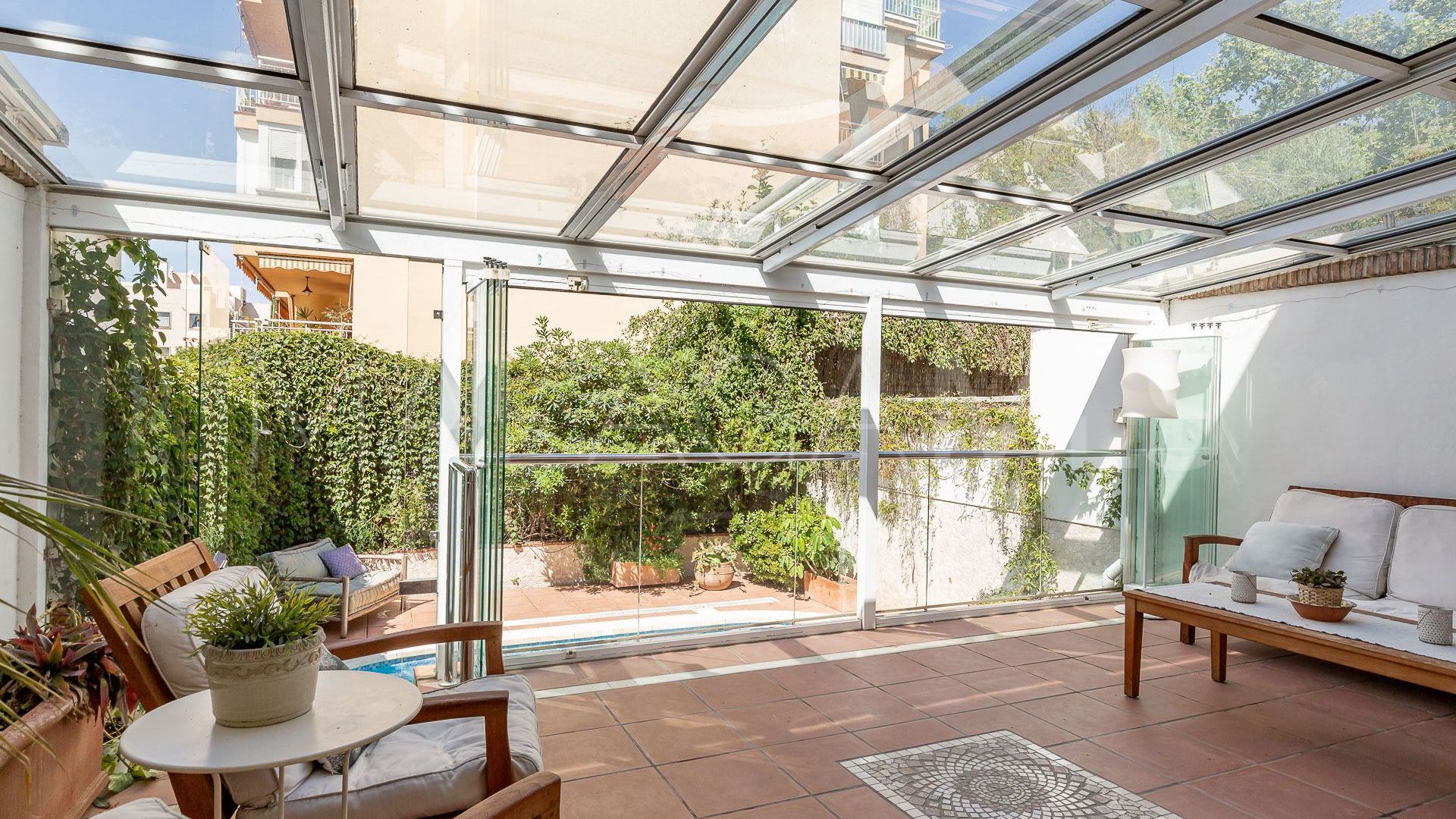 Buy pareado with 4 bedrooms in Pedregalejo