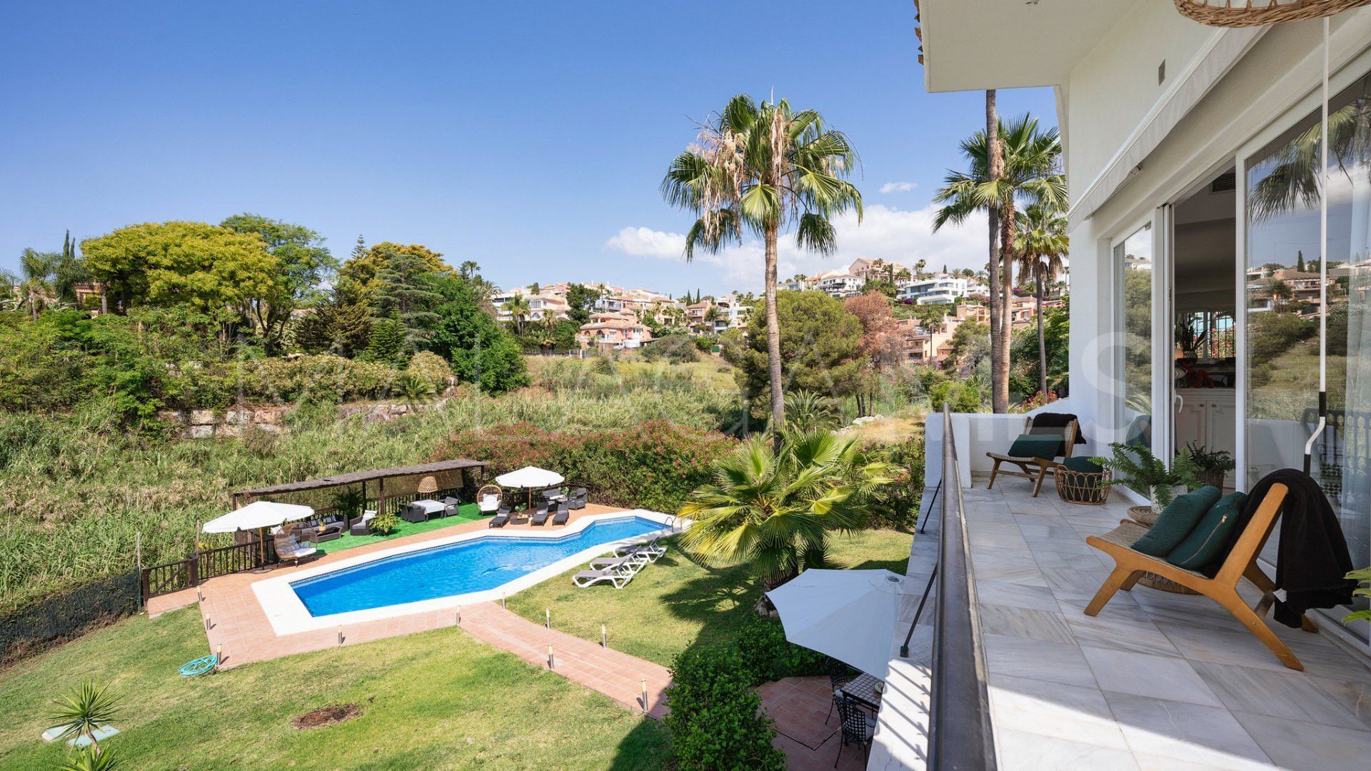 Villa for sale in Nueva Andalucia