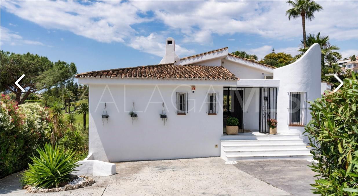 Villa for sale in Nueva Andalucia