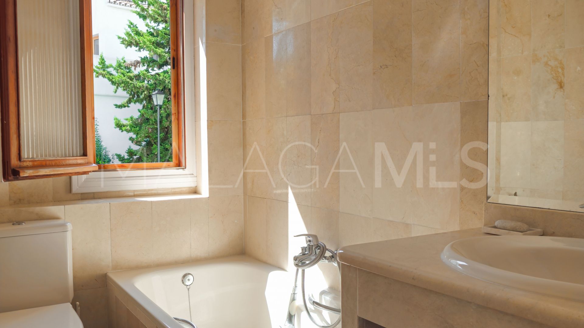 Duplex-wohnung for sale in Nueva Andalucia